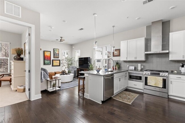 Building Photo - 4325 Jackson Ave