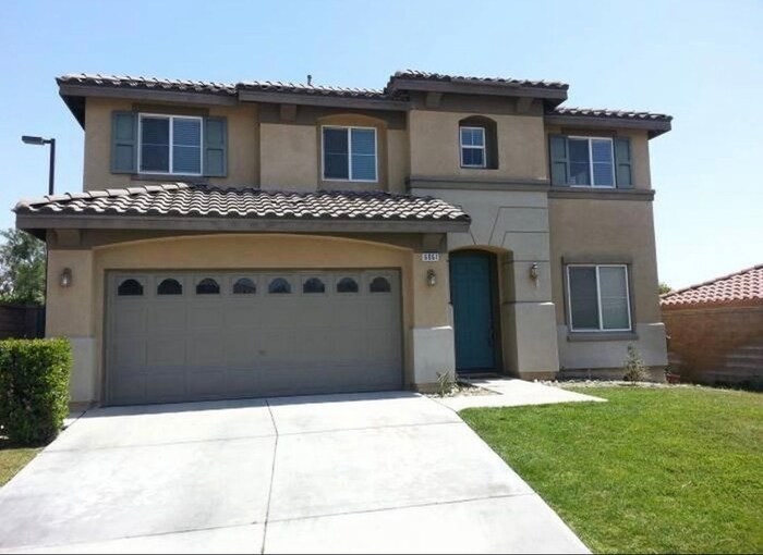Foto principal - Gorgeous Seirra Lakes Golf Community 4 Bed...