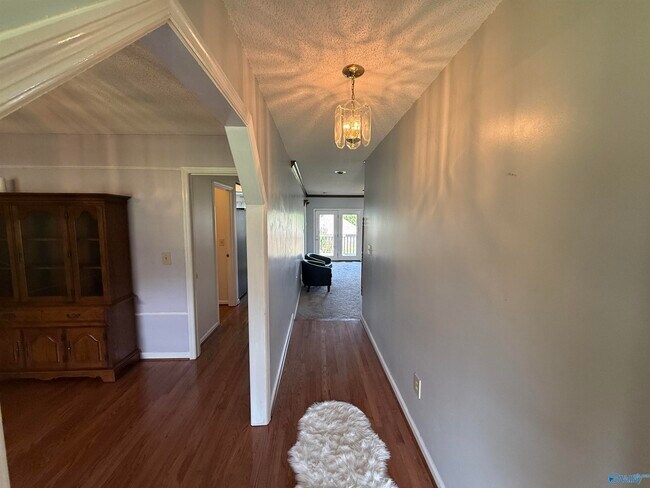 Building Photo - 122 Mykeys Way