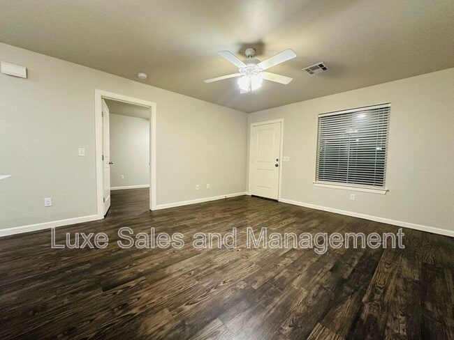 Building Photo - 405 Vail Cir