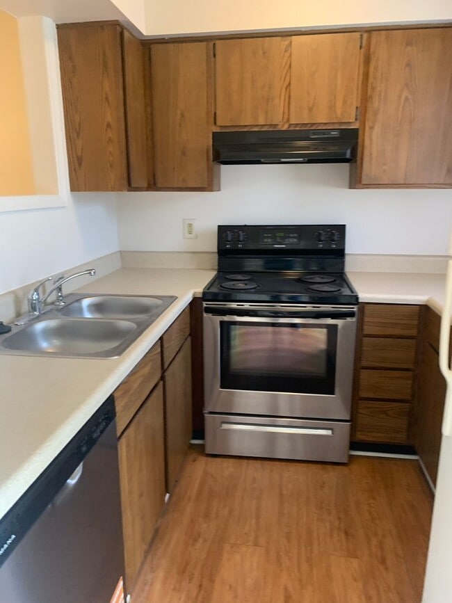 Building Photo - 6901g