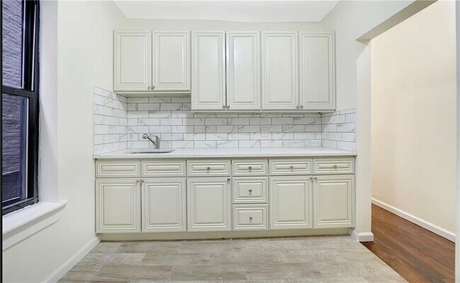 Foto del edificio - 883 E 165th St
