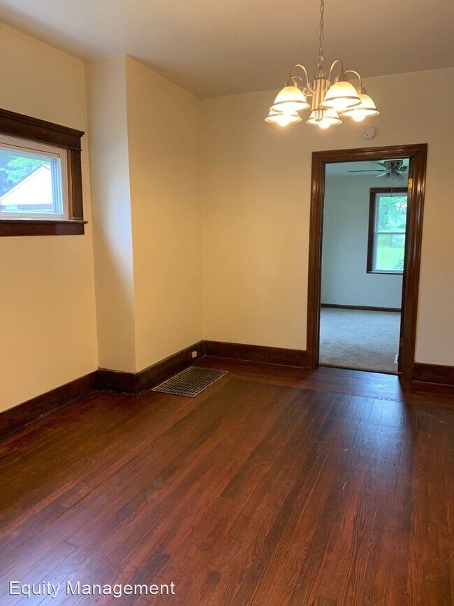 Building Photo - 4 br, 2 bath House - 511 Lawrence Ave.