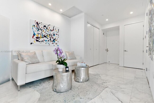 Building Photo - 17475 Collins Ave