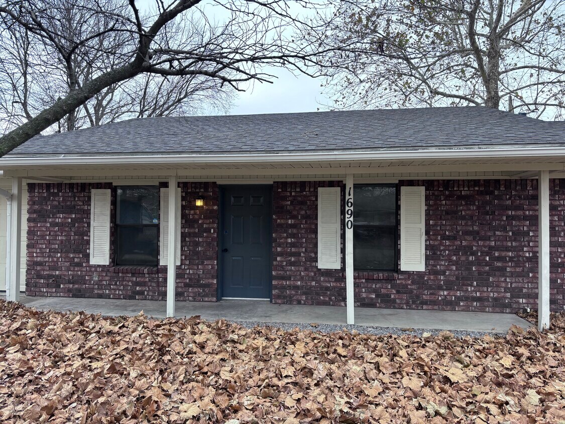 Foto principal - 1690 Henegar Dr