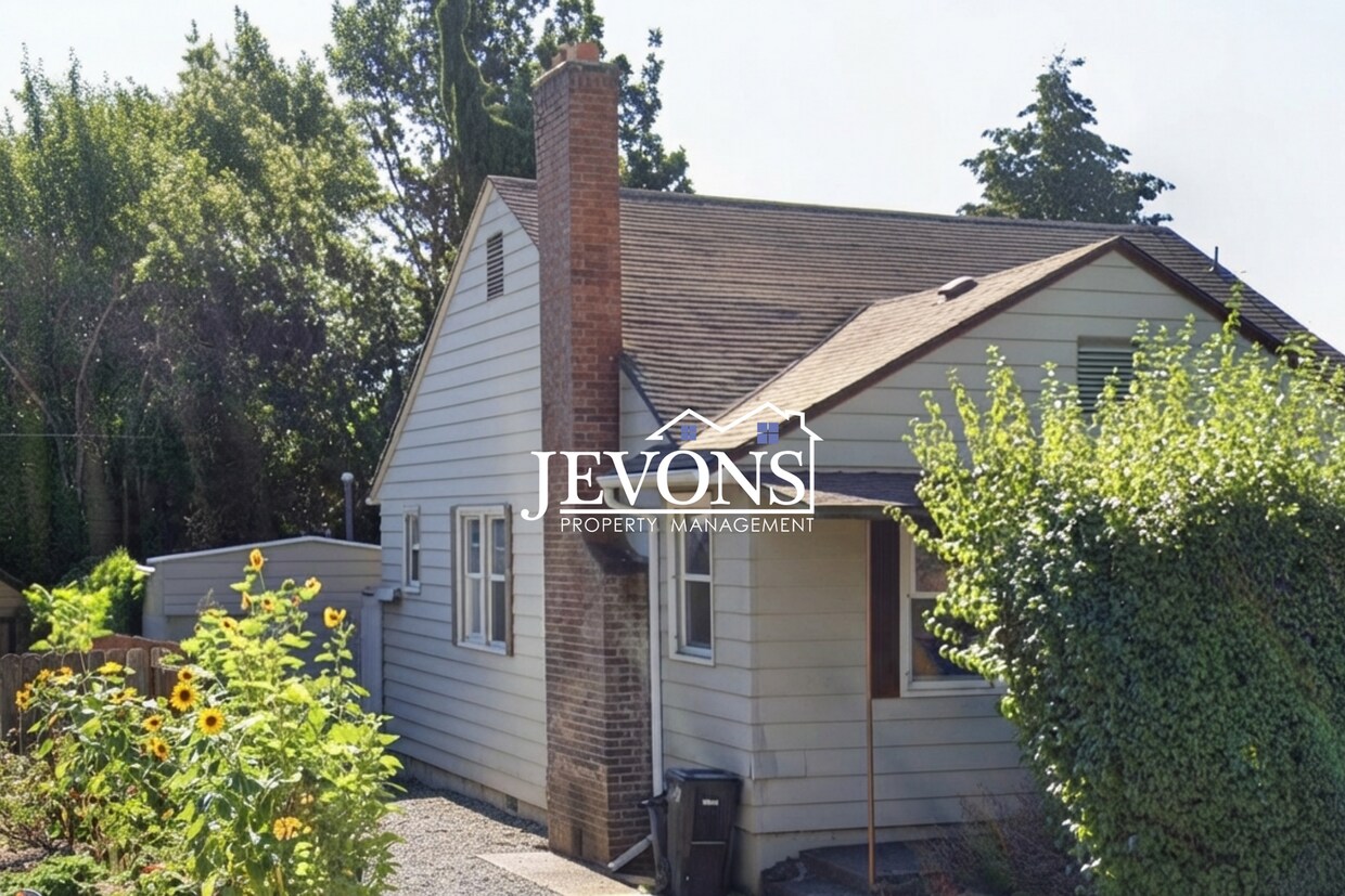 Building Photo - A charming and well-located single-family home in Yakima!