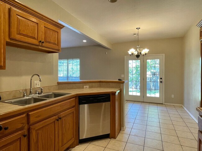 Foto del edificio - 3 bed, 2 Bath Yukon Home in Piedmont Schools