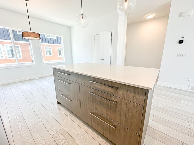 Photo du bâtiment - 190 Creekstone Dr SW