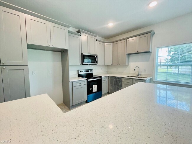 Building Photo - 4 br, 2 bath House - 55 R Peterlee Court