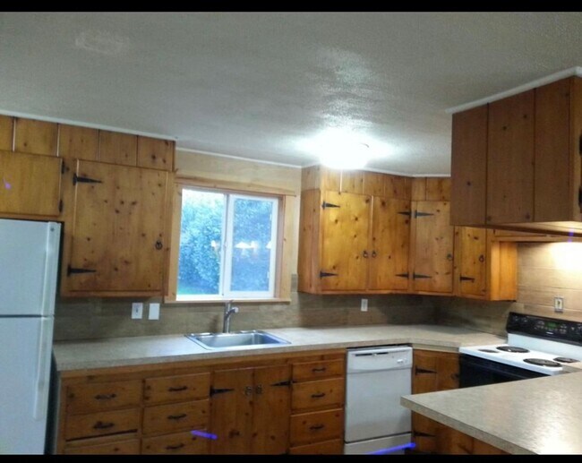 Foto del edificio - Large 2-bedroom house with large detached ...