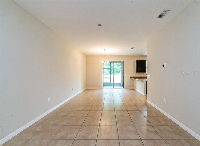 Building Photo - 2440 Seven Oaks Dr
