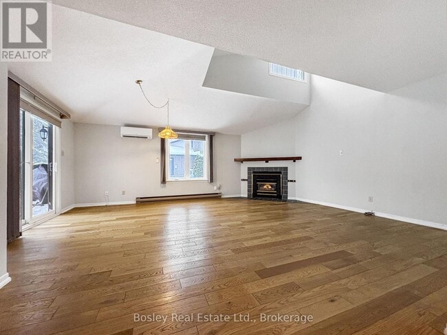 Building Photo - 22 Trafalgar Rd