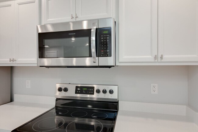 Building Photo - Now Leasing! Great Location, Community, Qu...