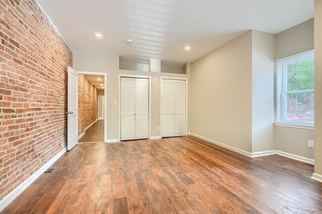 Building Photo - 446 N Linwood Ave