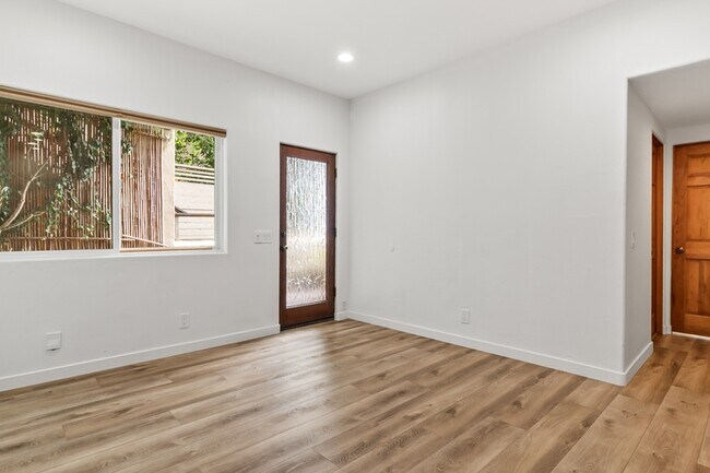 Foto del edificio - 2594 Montgomery Ave