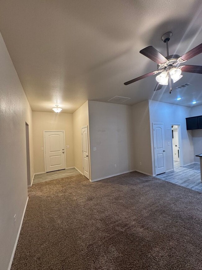 Building Photo - Located in Heritage Hills!!! 3/2/2 Fabulou...