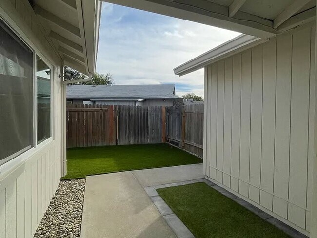 Foto del edificio - Duplex for Rent in Sacramento, CA