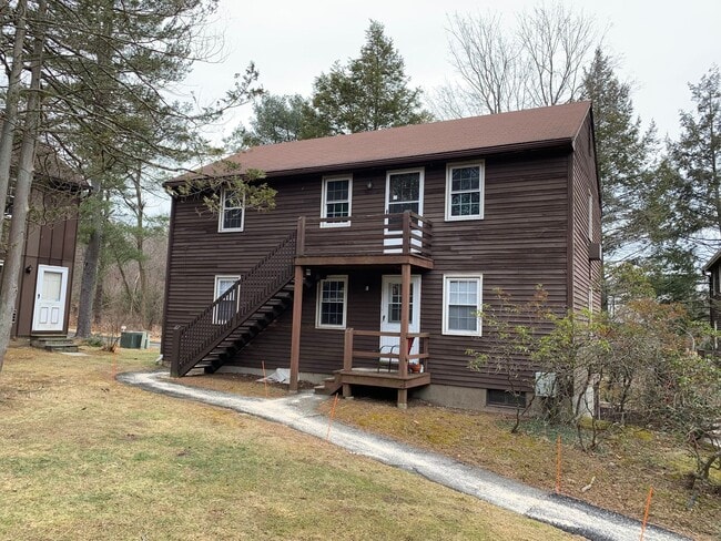 Building Photo - Modern and Professional Towpath Condo