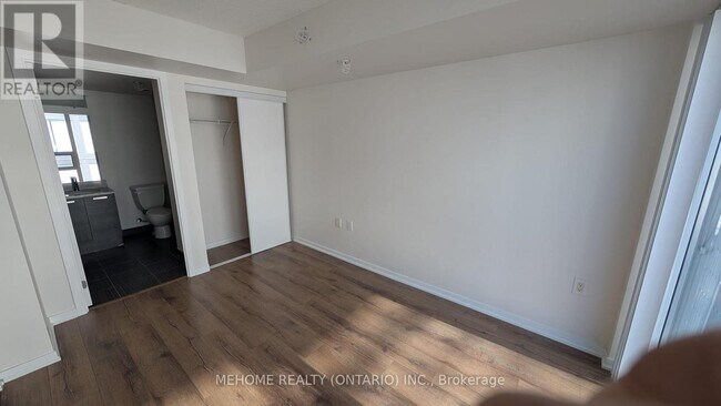 Building Photo - 36-LPH36 Lisgar St