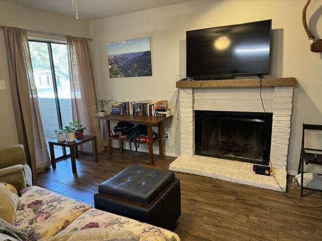 Foto del edificio - JULY PRE-LEASE 2 Bedroom 2 Bathroom Split ...