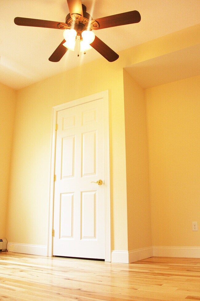 Foto del edificio - 26 Converse Ct