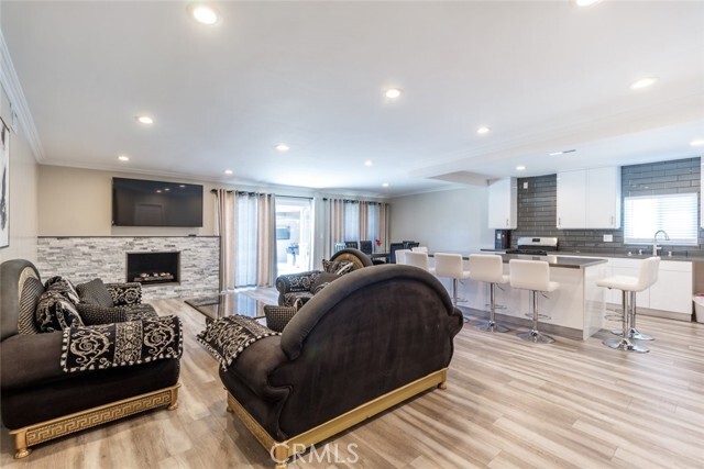 Foto del edificio - 10443 Woodley Ave