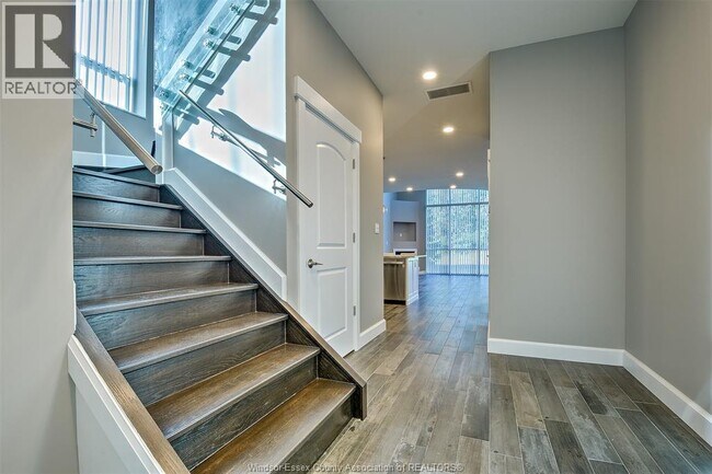 Photo du bâtiment - 1225 Riverside Dr W