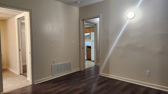 Building Photo - 261 Meadowview Dr