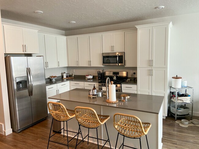 Photo - 102 E Grant Ln Townhome