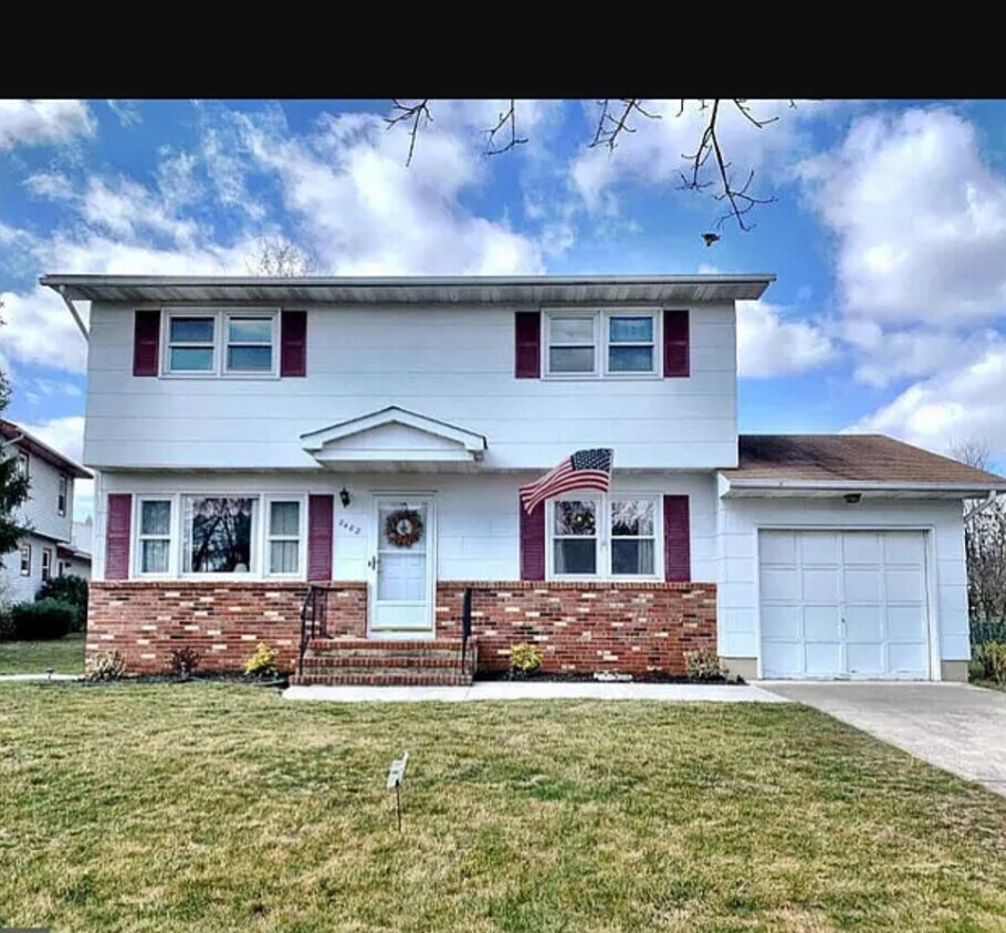 Primary Photo - 2482 Sylvan Ave