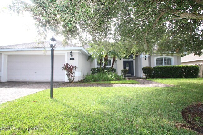 Building Photo - 2295 Botanica Cir