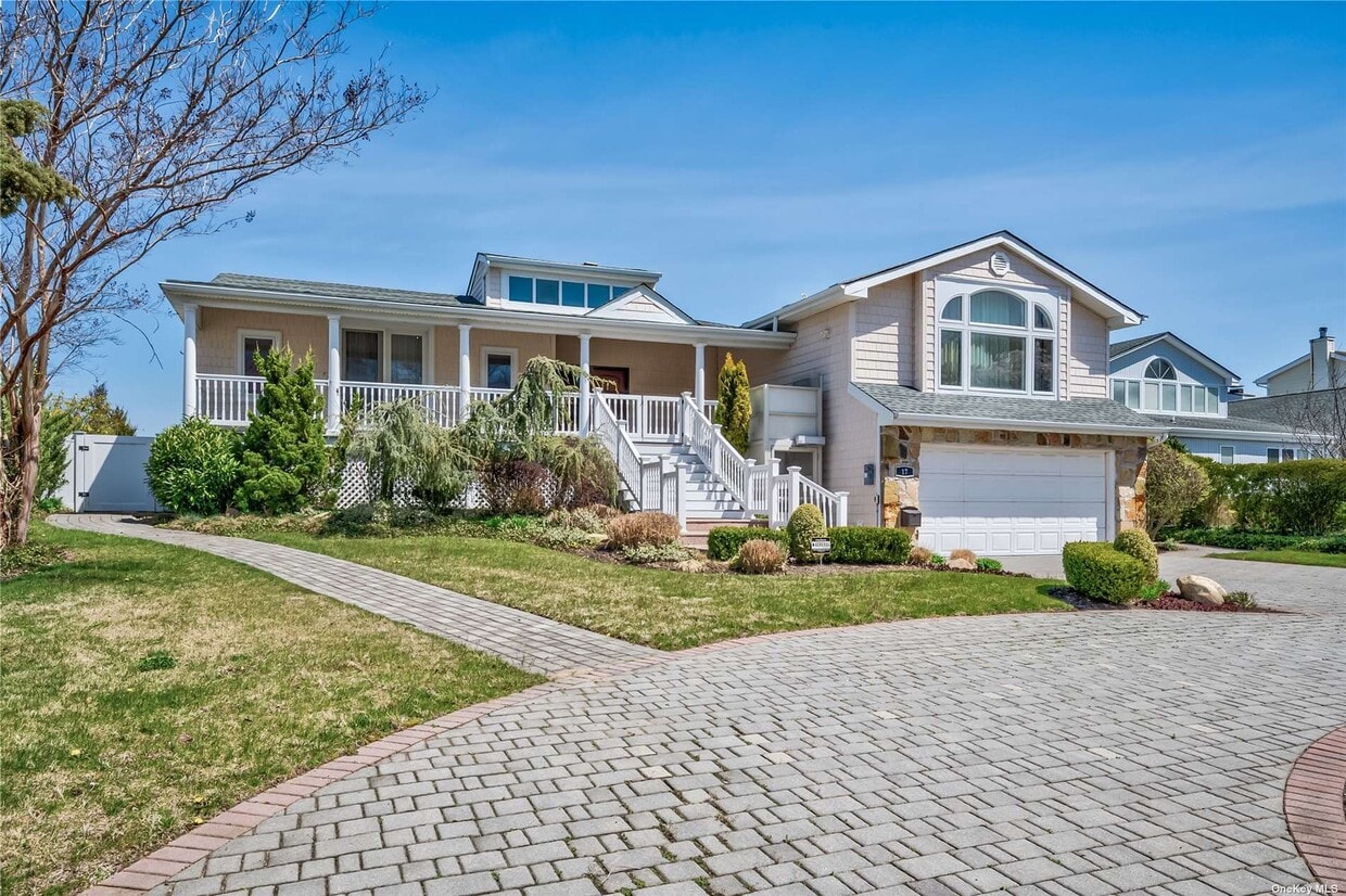 17 Oak Point Dr N, Bayville, NY 11709 House for Rent in Bayville, NY