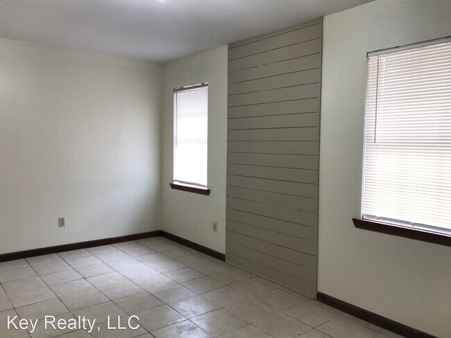 Building Photo - 2 br, 1.5 bath House - 2517-A Riverwynd