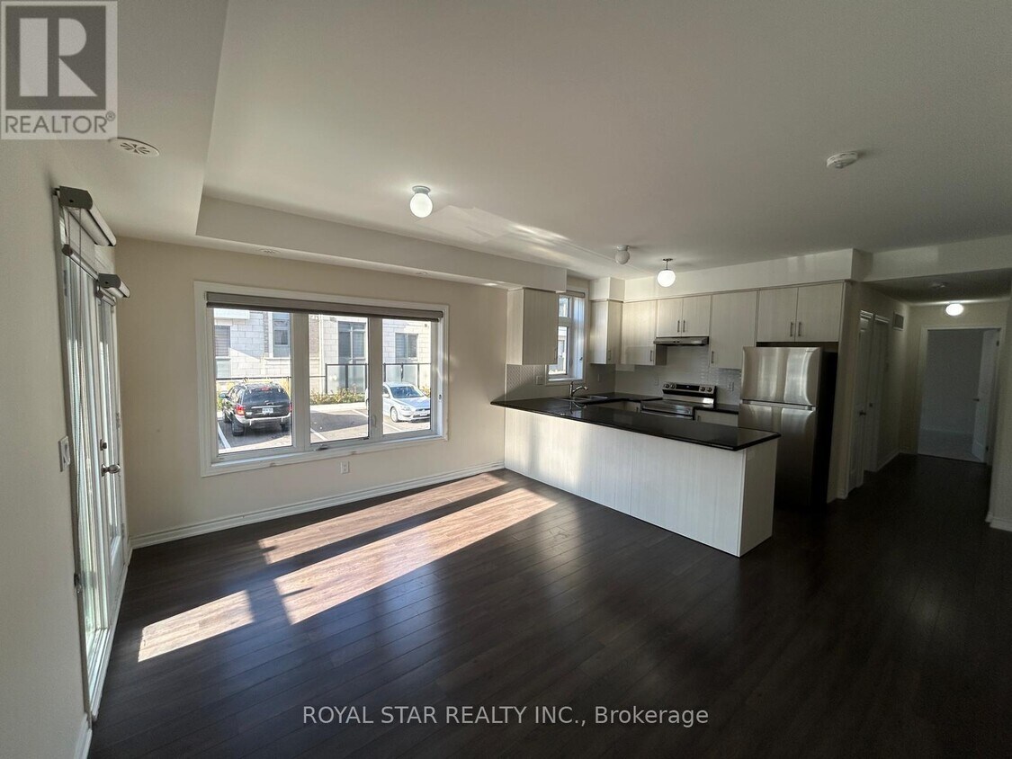 Photo principale - 50-650 Halliford Pl