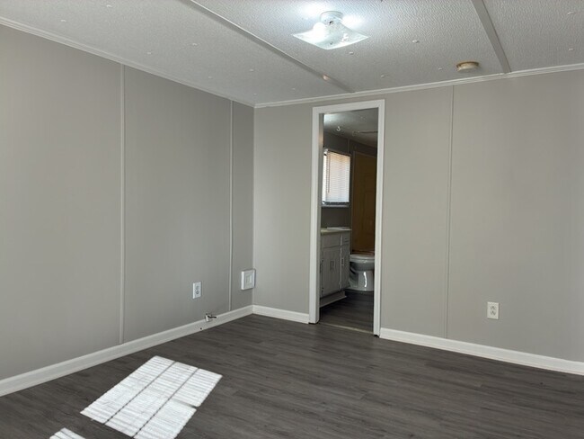 Foto del edificio - 2 Crosby Ln