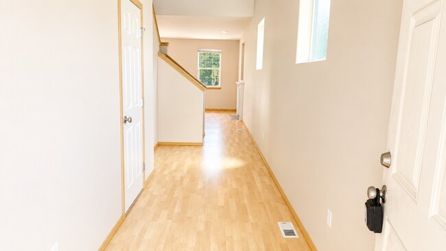Foto del edificio - Beautifully Updated 3 Bedroom + Loft Home with New A/C