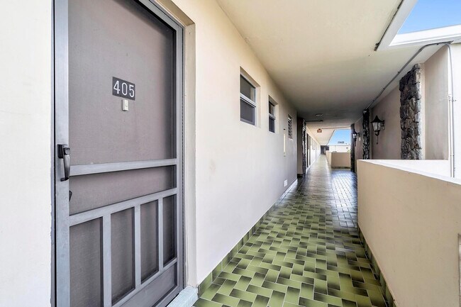 Foto del edificio - 1690 NE 191st St