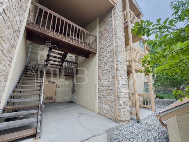 Building Photo - 844 Tenderfoot Hill Rd