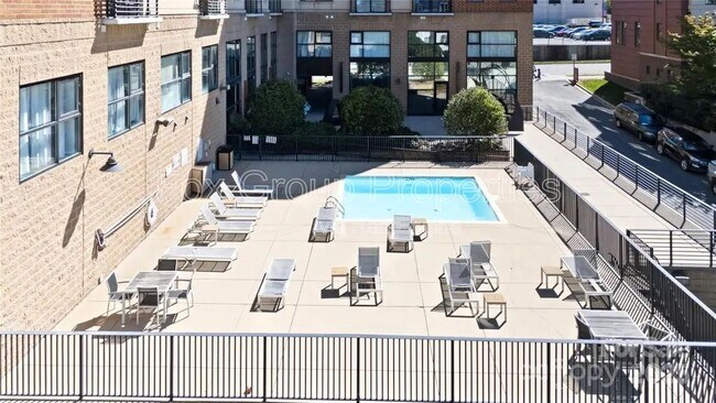 Foto del edificio - 715 N Church St