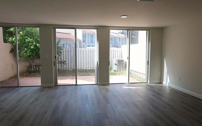 Foto del edificio - 5240 NW 102nd Ct