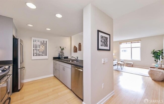 Building Photo - 451 Kansas St