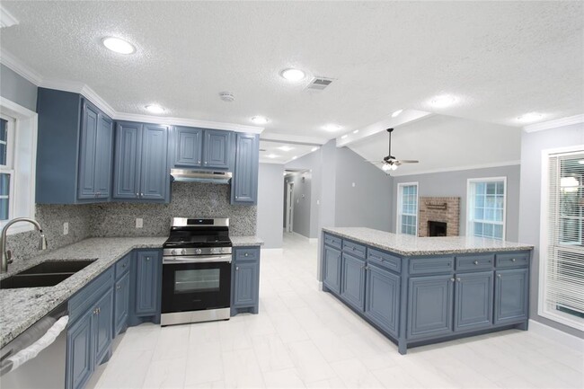 Building Photo - 10611 Sandy River Dr