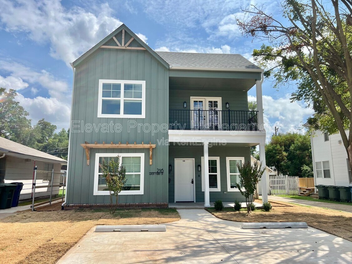 Photo - 216 E Hurd St
