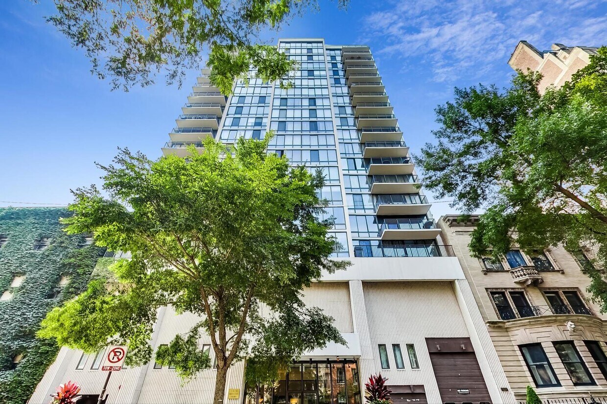 Foto principal - 1516 N State Pkwy