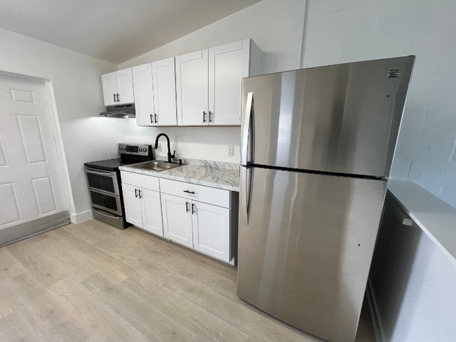 Photo - 320 NE 13th Ave Apartment