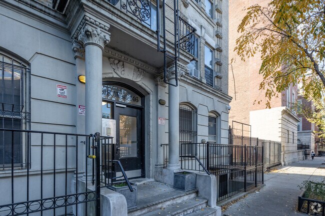 Entrada - 518 W 146th St