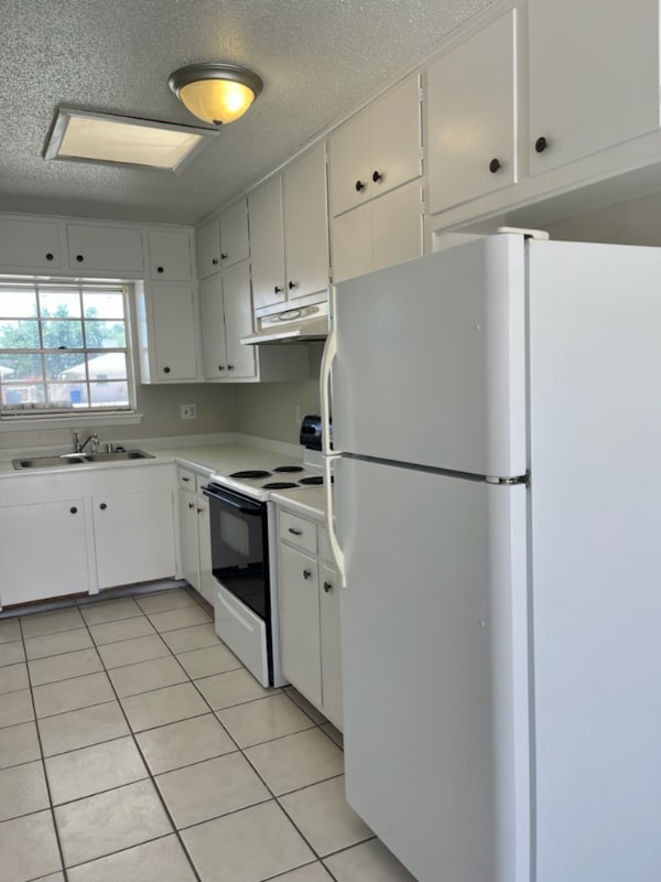 Building Photo - 8631 Mettler Dr