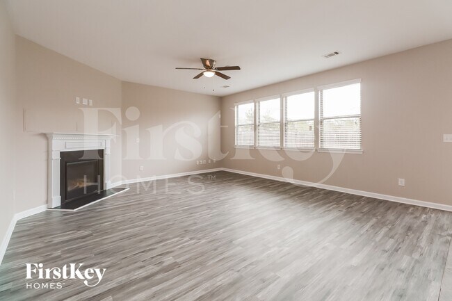 Building Photo - 175 Craines View