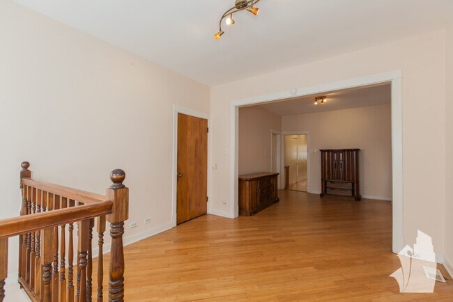 Building Photo - 5454 N Ashland Ave