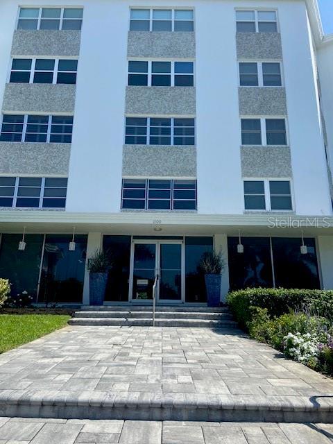Primary Photo - 1100 N Shore Dr NE